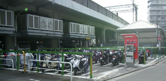 京急蒲田駅西口自転車駐車場 バイク